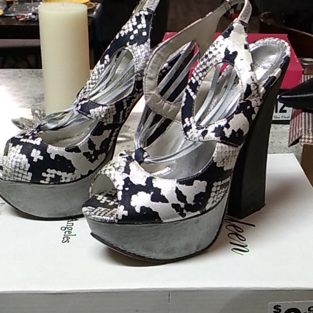 Platform block heels black and white